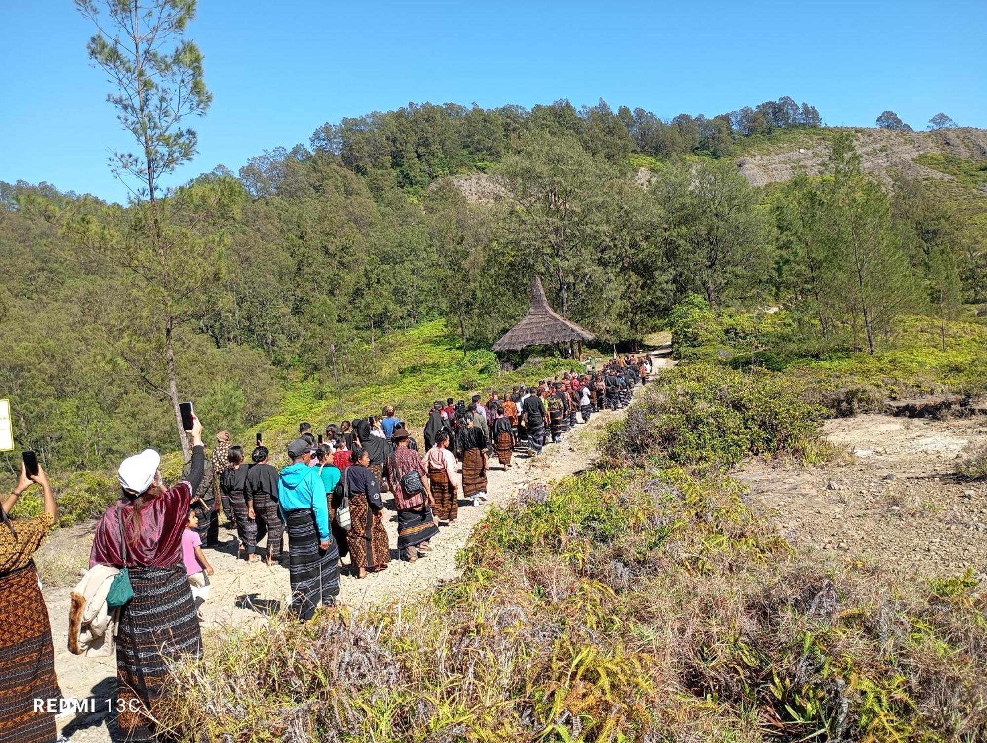Hidayah Homestay Kelimutu Eksteriør billede